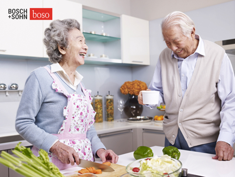 Tham khảo bác sĩ về chế độ ăn uống cân bằng để kiểm soát huyết áp của người già