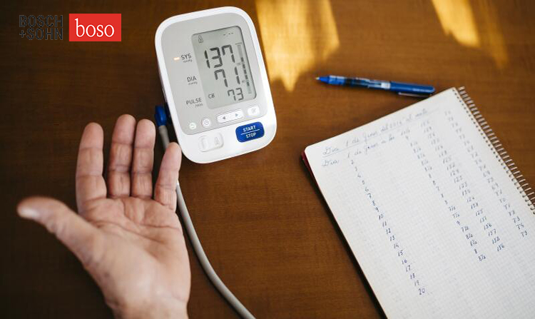 Máy đo huyết áp điện tử chỉ hoạt động bằng một nút bấm