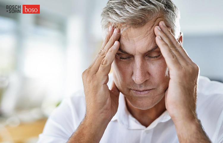 Một số triệu chứng tăng huyết áp vô căn phổ biến là nhức đầu, chóng mặt và mờ mắt