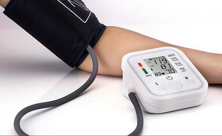 liệu máy đo huyết áp điện tử có chính xác